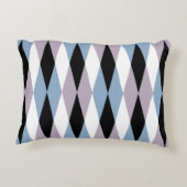 ハーレクイン ダイヤモンド パターン - 青とほこりっぽいライラック アクセントクッション (裏面)