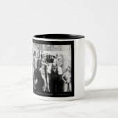 ハーレムのルネサンス芸術- "黒帯" ツートーンマグカップ (正面右)