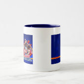 ハーレムの大旅行家のグループの写真 ツートーンマグカップ (中央)