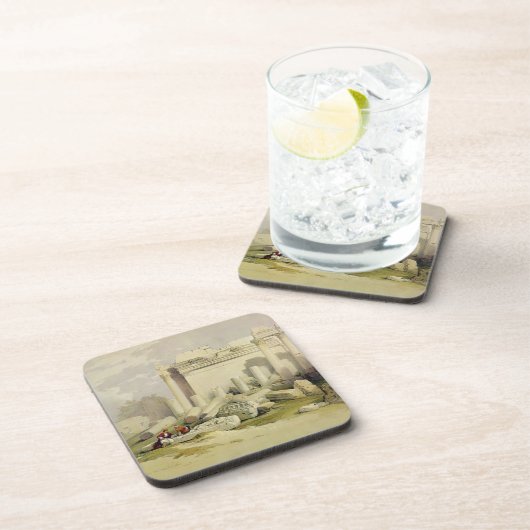 バアルの寺院の東の柱廊玄関の台なし コースター (右側)