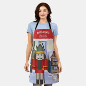 バイエルン赤くるみパーソナライズされた割り エプロン (着用した状態)