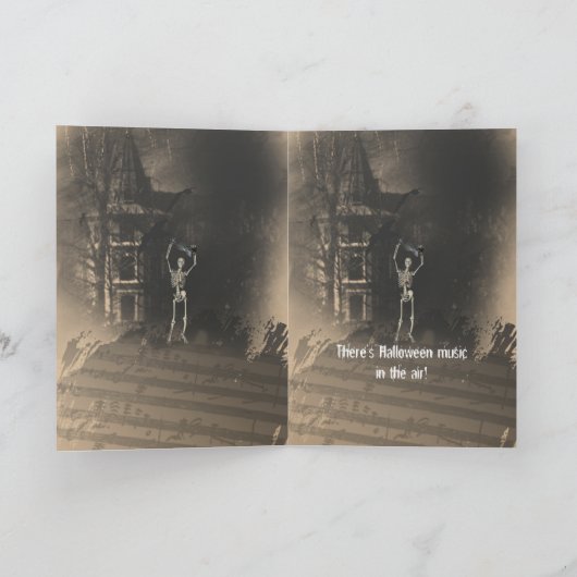 バイオリンが付いている骨組は出て来るために及び遊ぶために敢えてします カード (内部)