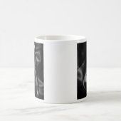バイオリンの静物モノクロ画像 コーヒーマグカップ (中央)