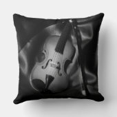 バイオリンの静物画のB&Wイメージ クッション (裏面)