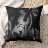 バイオリンの静物画のB&Wイメージ クッション (ブランケット)