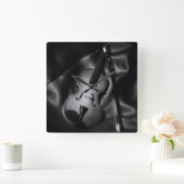 バイオリンの静物画B&W画像 スクエア壁時計 (ホーム)