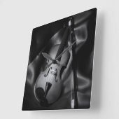 バイオリンの静物画B&W画像 スクエア壁時計 (傾斜)