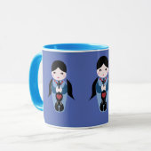 バイオリンのKokeshiの人形のコーヒー・マグ マグカップ (正面左)