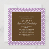 バイオレットとブラウンエレガントクローバー誕生日 招待状 (正面)