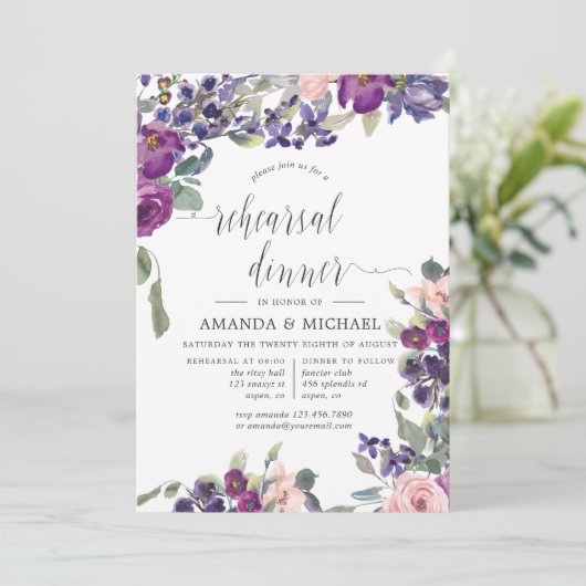 バイオレットとプラムのフローラ結婚のリハーサルディナー 招待状 (スタンド正面)
