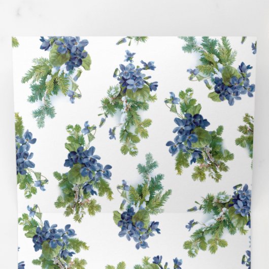 バイオレットと冬の松の枝の写真 三つ折りクリスマスカード (内部最初)