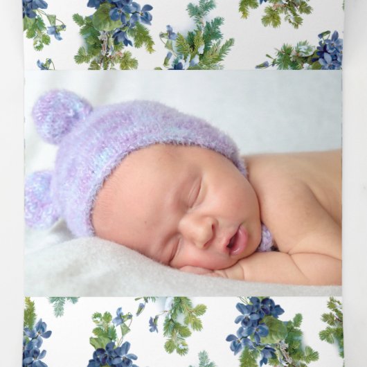 バイオレットと冬の松の枝の写真 三つ折りクリスマスカード (内部中)