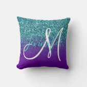バイオレットパープルとティール(緑がかった色)グラデーショングリッターモノグラムの クッション (正面)