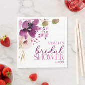 バイオレット マジェンタ パープル フラワー ブライダル シャワー スタンダードランチョンナプキン (インサイチュ)