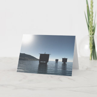 バイキングが月に照らされた夜に迫る長老 カード