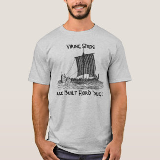 バイキングの船は堅い造られたフィヨルドです Tシャツ