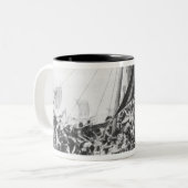 バイキングの船 ツートーンマグカップ (正面左)