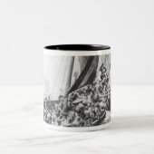 バイキングの船 ツートーンマグカップ (中央)