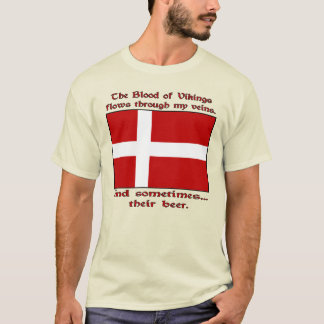 バイキングの血が流れる 静脈 時々ビール Tシャツ