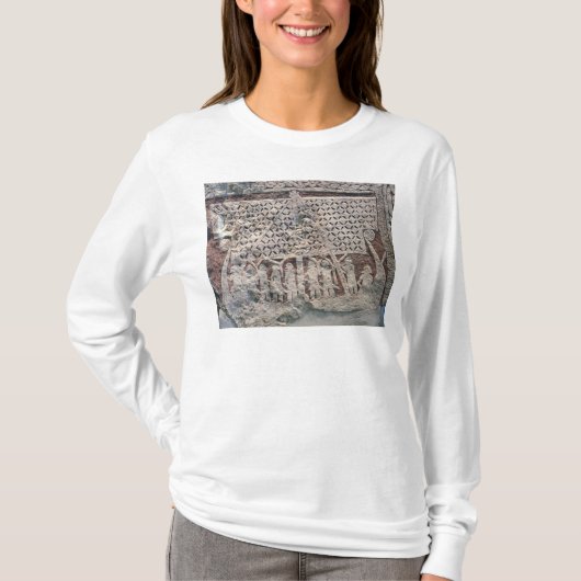 バイキングを描写する写真の石の詳細 Tシャツ (正面)
