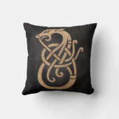 バイキングドラゴンノット – 黒の古代の北のシンボル クッション (裏面)