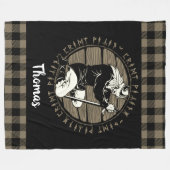 バイキングパーソナライズされたニーリング祈りの言葉ルーンタンブラック フリースブランケット (正面(横))