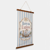 バイキングベビー・ナースリー Born to Explore 吊り下げ型タペストリー (傾斜あり)