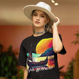 バイキング船でノルウェーを航海 Tシャツ