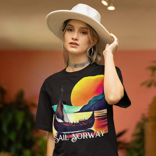 バイキング船でノルウェーを航海 Tシャツ