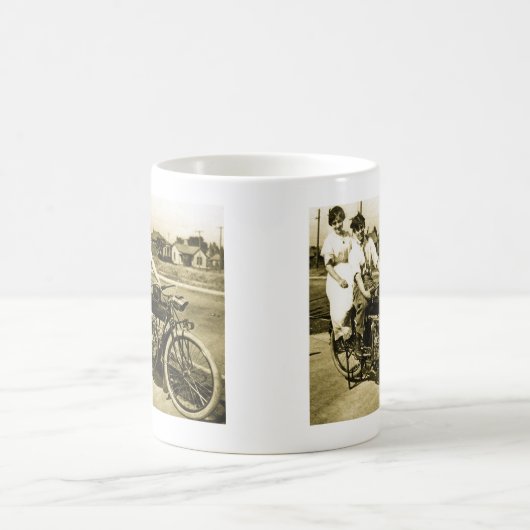 バイクでの愛デートすることの勝利ヴィンテージ コーヒーマグカップ (中央)