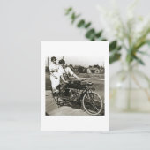 バイクでの愛デートすることの勝利ヴィンテージ ポストカード (スタンド正面)