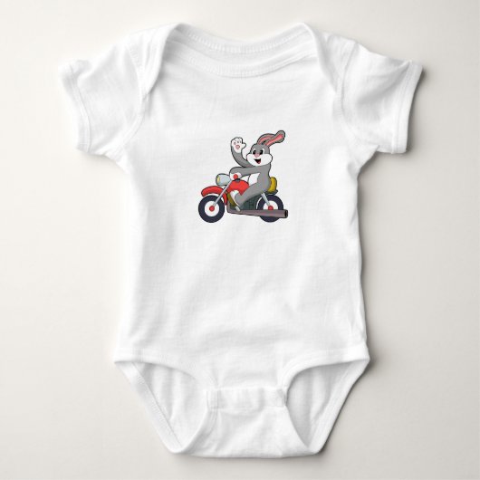 バイクに乗ったウサギ.PNG ベビーボディスーツ (正面)
