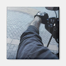 バイクに乗るバイカーの腕と手 マグネット