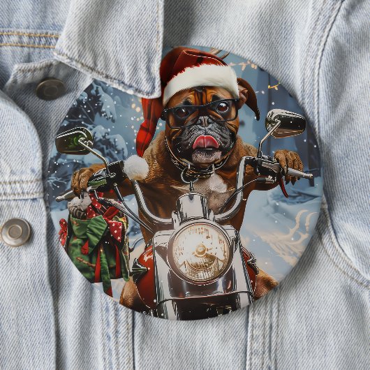 バイクに乗るボクサー犬のクリスマス 缶バッジ (インサイチュ)