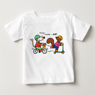 バイクに乗るメイジー ベビーTシャツ