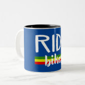 バイクに乗る ツートーンマグカップ (正面左)