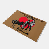 バイクもしくは自転車に乗る人と人生の旅 ドアマット (アングル)
