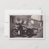 バイクもしくは自転車に乗る人のベビー 招待状 (正面)