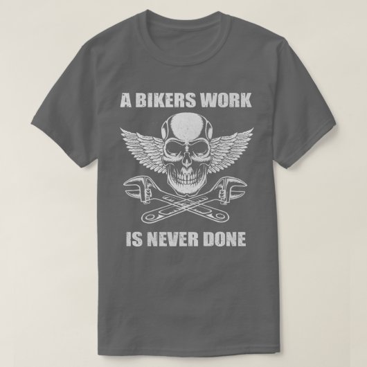 バイクもしくは自転車に乗る人の仕事は決して終わらない – オートバイ用1 Tシャツ (デザイン正面)