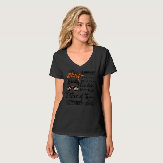 バイクもしくは自転車に乗る人の女の子は自分の自転車に乗り、自分の自転車に乗る Tシャツ (正面フル)