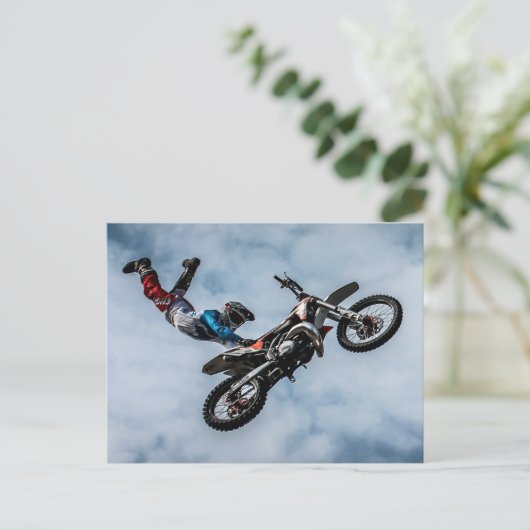 バイクもしくは自転車に乗る人はがき ポストカード (スタンド正面)