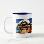 バイクもしくは自転車に乗る人はより多くの虫を食べます ツートーンマグカップ (左)