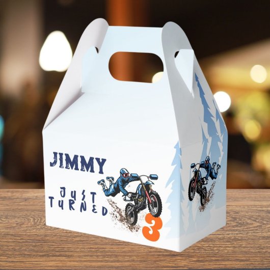 バイクもしくは自転車に乗る人キッドダートスタントバイク誕生日 フェイバーボックス