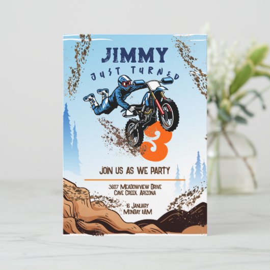 バイクもしくは自転車に乗る人キッドダートスタントバイバースデーパーティーカード 招待状 (スタンド正面)