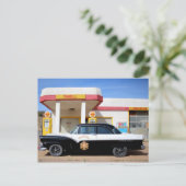 バイクもしくは自転車に乗る人クラシックパトロール車サービスステーション ポストカード (スタンド正面)