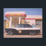 バイクもしくは自転車に乗る人クラシックパトロール車サービスステーション ポストカード<br><div class="desc">やあ！私が旅で撮ったこの写真が好きになってくれるといいな。自感じ分の文字を追加！私の店をもっと見て。</div>