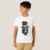 バイクもしくは自転車に乗る人パグTシャツ Tシャツ (正面フル)