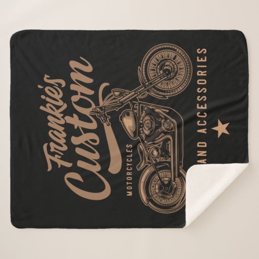 バイクもしくは自転車に乗る人パーソナライズされたカスタムボバーオートバイガレージ シェルパブランケット (正面(横))