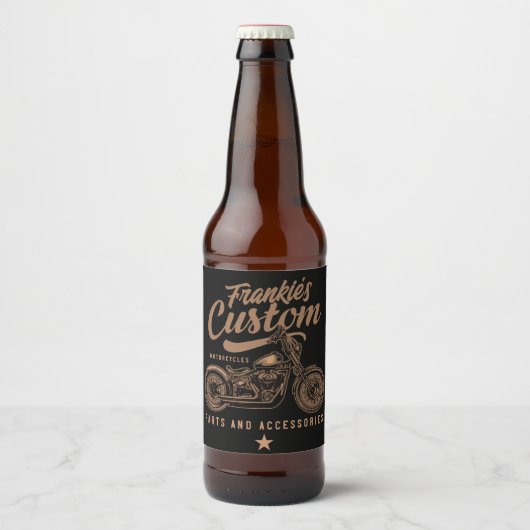 バイクもしくは自転車に乗る人パーソナライズされたカスタムボバーオートバイガレージ ビールラベル (正面)