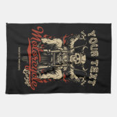 バイクもしくは自転車に乗る人パーソナライズされたスケルトンオートバイショップガレージ キッチンタオル (横)